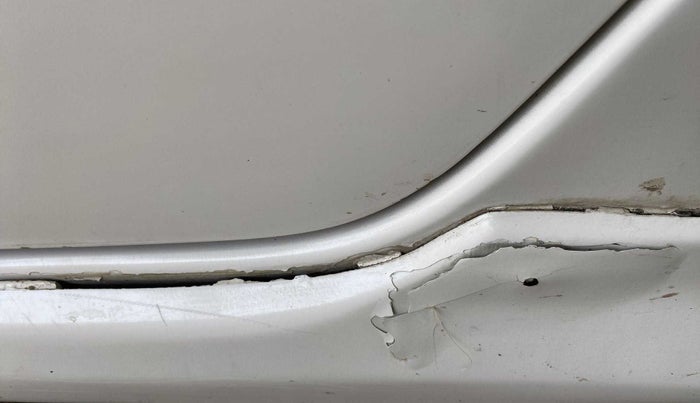 2011 Toyota Etios VX, Petrol, Manual, 65,735 km, Left running board - Paint has minor damage