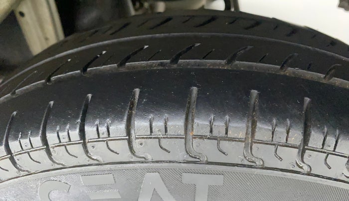 2017 Maruti Alto 800 LXI, Petrol, Manual, 25,202 km, Left Rear Tyre Tread