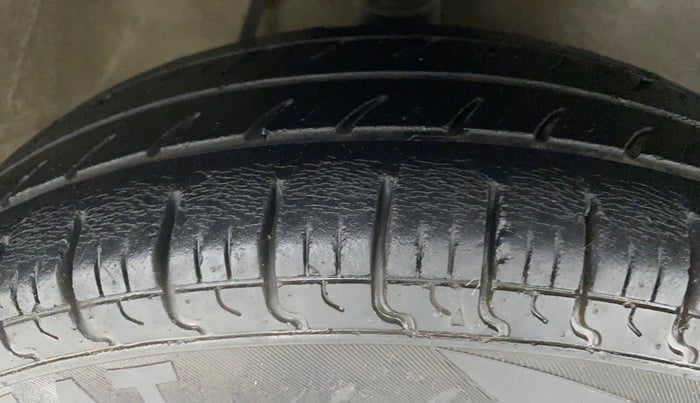2017 Maruti Alto 800 LXI, Petrol, Manual, 25,202 km, Right Front Tyre Tread