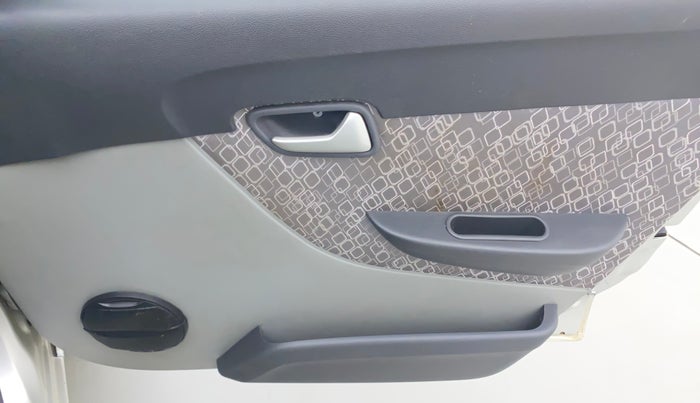 2017 Maruti Alto 800 LXI, Petrol, Manual, 25,202 km, Driver Side Door Panels Control