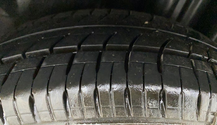 2013 Skoda Rapid 1.6 ACTIVE PLUS MPI, Petrol, Manual, 88,001 km, Left Rear Tyre Tread