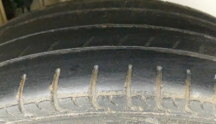 2011 Maruti Zen Estilo LXI, Petrol, Manual, 95,943 km, Left Rear Tyre Tread
