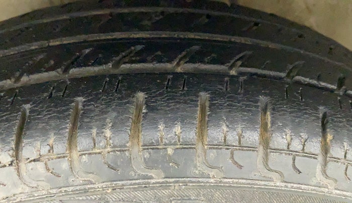 2011 Maruti Zen Estilo LXI, Petrol, Manual, 95,943 km, Left Front Tyre Tread