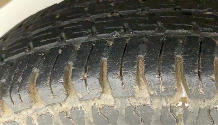 2011 Maruti Zen Estilo LXI, Petrol, Manual, 95,943 km, Right Rear Tyre Tread
