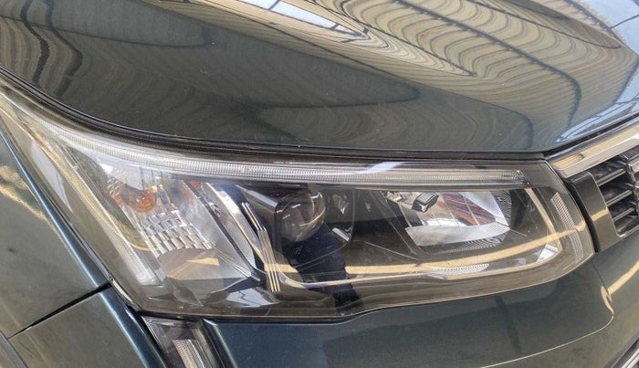 2019 Mahindra XUV300 W8 1.5 DIESEL, Diesel, Manual, 38,614 km, Right headlight - Minor scratches