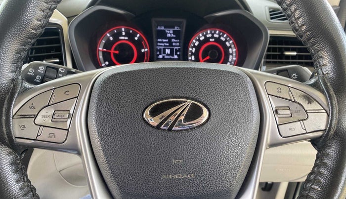 2019 Mahindra XUV300 W8 1.5 DIESEL, Diesel, Manual, 38,614 km, Steering wheel - Sound system control not functional