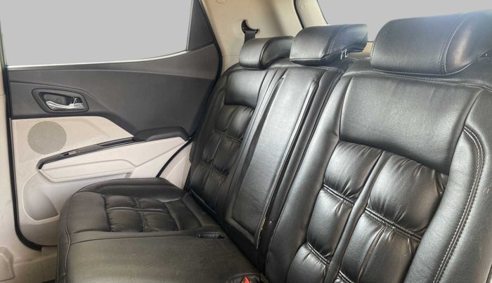 2019 Mahindra XUV300 W8 1.5 DIESEL, Diesel, Manual, 38,614 km, Right Side Rear Door Cabin