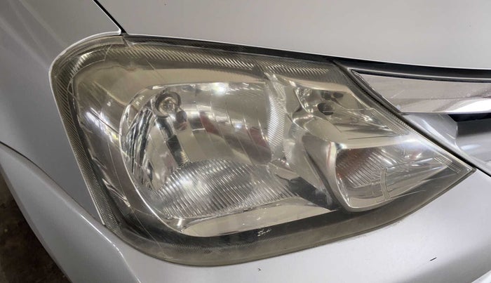 2011 Toyota Etios G, Petrol, Manual, 61,332 km, Right headlight - Faded
