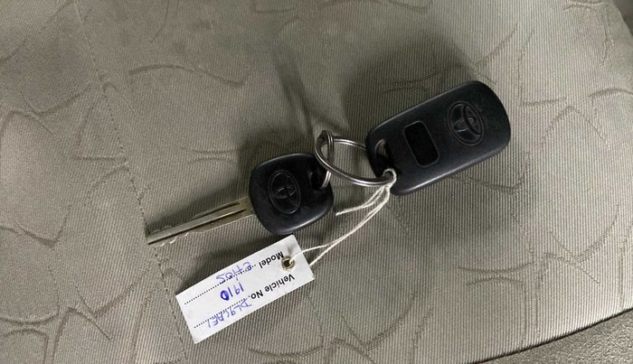 2014 Toyota Etios G, Petrol, Manual, 66,031 km, Lock system - Dork lock functional only from remote key