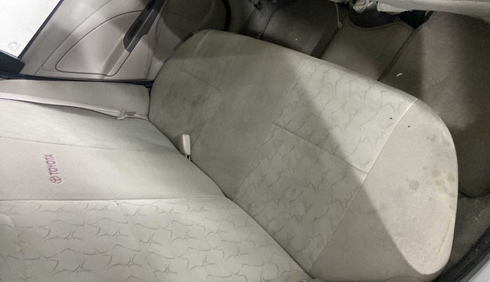 2014 Toyota Etios G, Petrol, Manual, 66,031 km, Second-row right seat - Cover slightly stained
