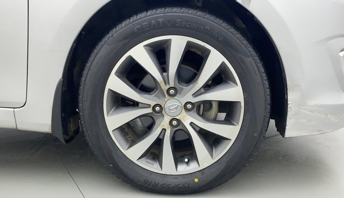 2017 Hyundai Verna 1.6 VTVT SX, Petrol, Manual, 51,878 km, Right Front Wheel