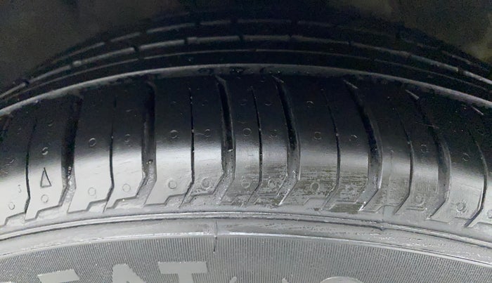 2017 Hyundai Verna 1.6 VTVT SX, Petrol, Manual, 51,878 km, Right Front Tyre Tread
