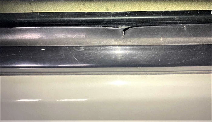 2017 Honda Amaze 1.2L I-VTEC S, Petrol, Manual, 65,396 km, Front passenger door - Weather strip has minor damage