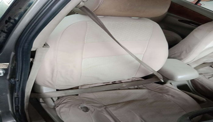 2012 Toyota Innova 2.5 VX 7 STR, Diesel, Manual, 97,355 km, Driver seat - Cover slightly torn