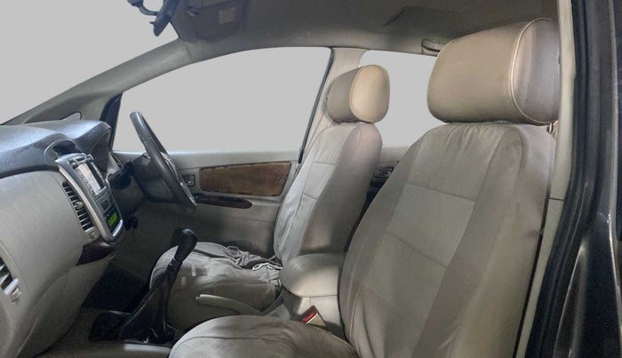 2012 Toyota Innova 2.5 VX 7 STR, Diesel, Manual, 97,355 km, Right Side Front Door Cabin