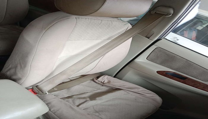 2012 Toyota Innova 2.5 VX 7 STR, Diesel, Manual, 97,355 km, Front left seat (passenger seat) - Cover slightly torn