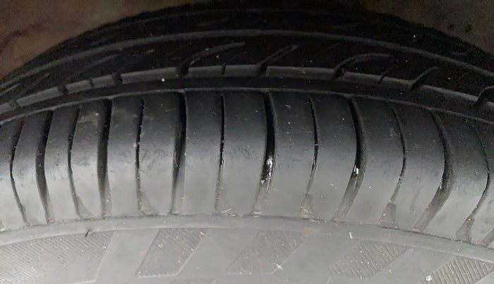 2016 Hyundai Eon ERA +, Petrol, Manual, 59,310 km, Right Front Tyre Tread