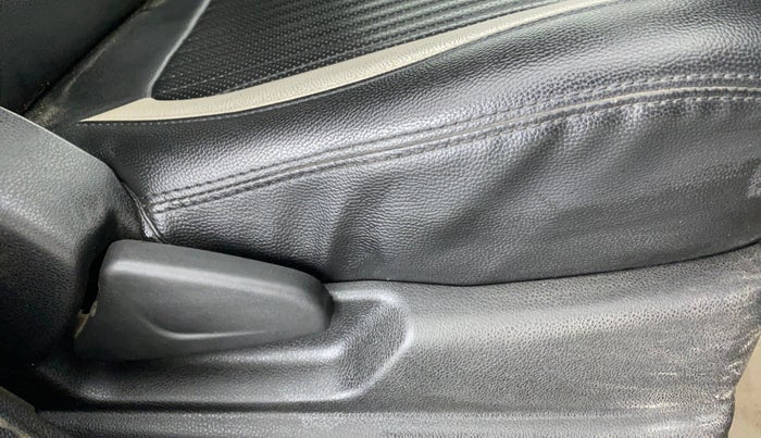 2019 Renault Kwid RXT 1.0 (O), Petrol, Manual, 37,390 km, Driver Side Adjustment Panel