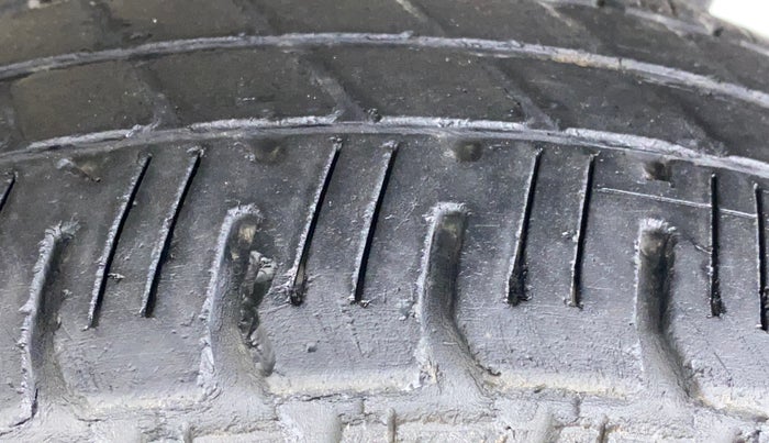 2018 Maruti Wagon R 1.0 LXI CNG, CNG, Manual, 27,939 km, Left Rear Tyre Tread