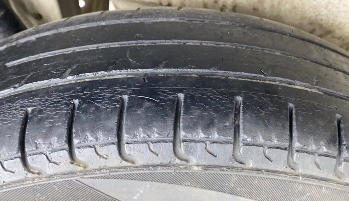 2018 Maruti Wagon R 1.0 LXI CNG, CNG, Manual, 27,939 km, Right Rear Tyre Tread