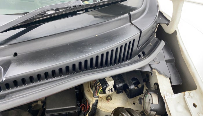 2018 Maruti Wagon R 1.0 LXI CNG, CNG, Manual, 27,939 km, Bonnet (hood) - Cowl vent panel has minor damage