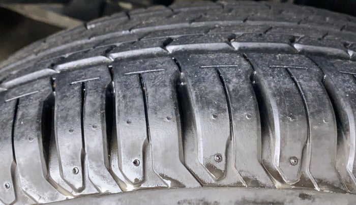 2015 Maruti Ciaz ZXI, Petrol, Manual, 59,993 km, Right Rear Tyre Tread