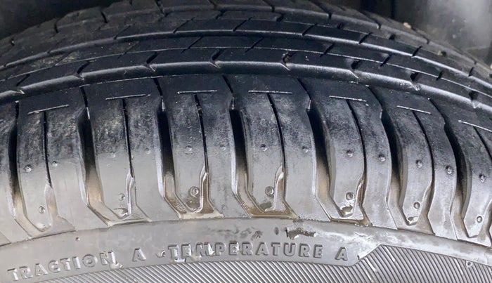 2015 Maruti Ciaz ZXI, Petrol, Manual, 59,993 km, Left Rear Tyre Tread