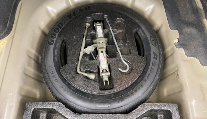 2015 Maruti Ciaz ZXI, Petrol, Manual, 59,993 km, Spare Tyre