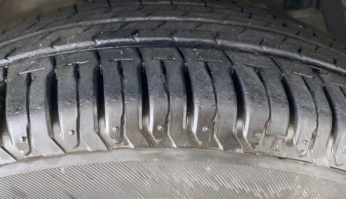 2015 Maruti Ciaz ZXI, Petrol, Manual, 59,993 km, Right Front Tyre Tread