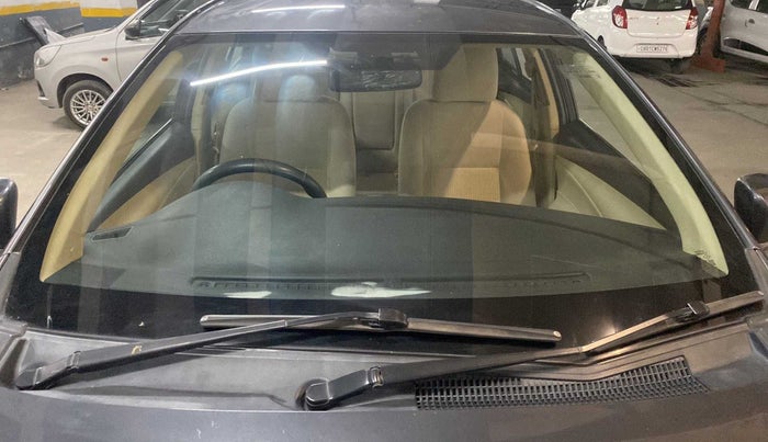 2018 Toyota YARIS J MT, Petrol, Manual, 18,326 km, Front windshield - Minor spot on windshield
