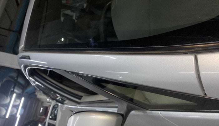 2012 Toyota Innova 2.5 VX 7 STR, Diesel, Manual, 80,838 km, Right A pillar - Minor scratches