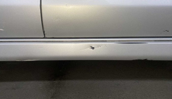 2012 Toyota Innova 2.5 VX 7 STR, Diesel, Manual, 80,838 km, Right running board - Slightly dented