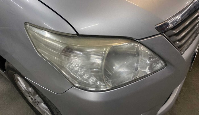 2012 Toyota Innova 2.5 VX 7 STR, Diesel, Manual, 80,838 km, Right headlight - Minor scratches