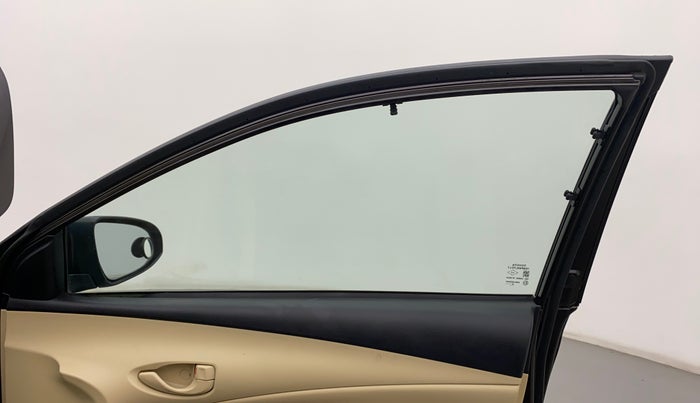 2018 Toyota YARIS J CVT, Petrol, Automatic, 53,830 km, Right front window switch / handle - Power window makes minor noise