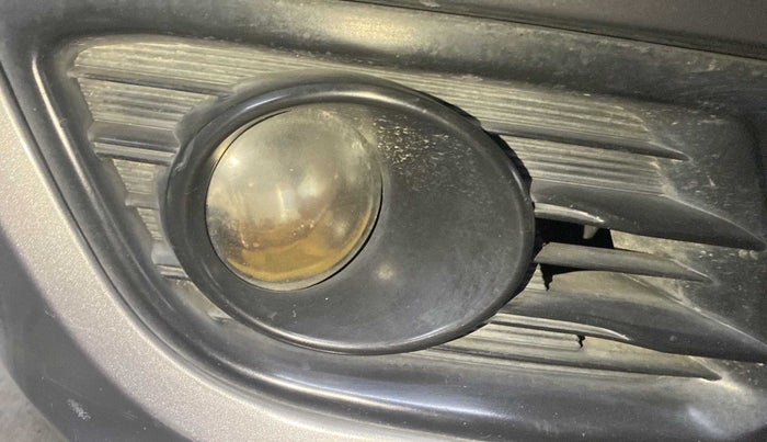 2016 Maruti Ciaz ZDI SHVS, Diesel, Manual, 64,998 km, Right fog light - Minor damage
