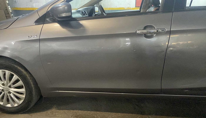2016 Maruti Ciaz ZDI SHVS, Diesel, Manual, 64,998 km, Front passenger door - Minor scratches
