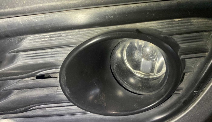 2016 Maruti Ciaz ZDI SHVS, Diesel, Manual, 64,998 km, Left fog light - Not working