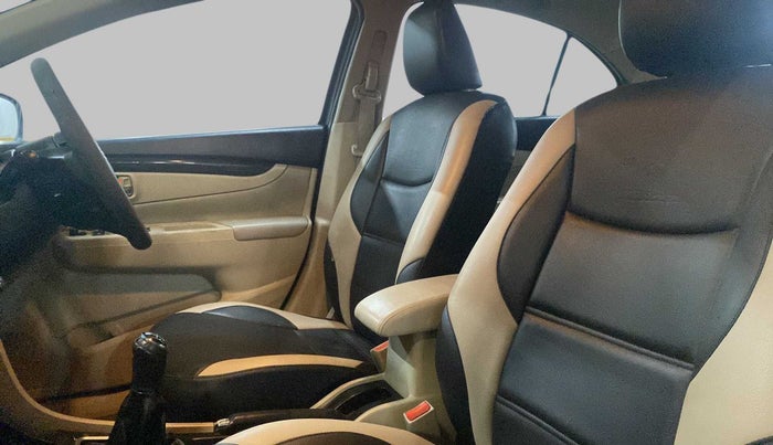2016 Maruti Ciaz ZDI SHVS, Diesel, Manual, 64,998 km, Right Side Front Door Cabin