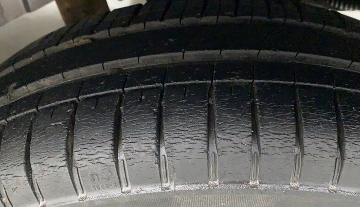 2014 Hyundai Santro Xing GL PLUS, Petrol, Manual, 57,989 km, Left Rear Tyre Tread