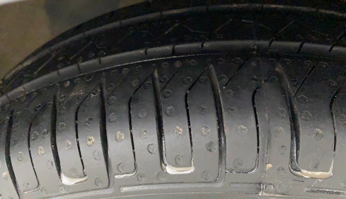 2014 Hyundai Santro Xing GL PLUS, Petrol, Manual, 57,989 km, Right Front Tyre Tread