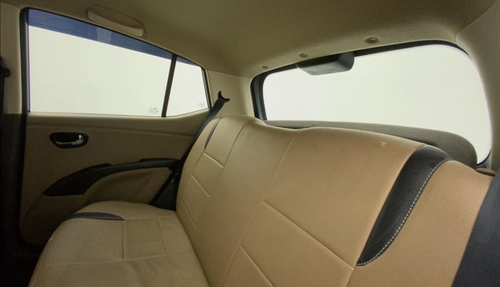 2015 Hyundai i10 SPORTZ 1.1 IRDE2, Petrol, Manual, 31,365 km, Right Side Rear Door Cabin