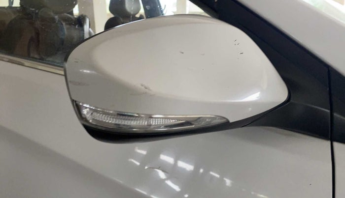2014 Hyundai Verna FLUIDIC 1.6 CRDI SX, Diesel, Manual, 61,591 km, Right rear-view mirror - Indicator light has minor damage
