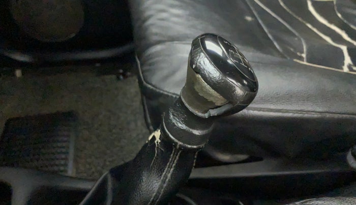 2014 Maruti Wagon R 1.0 LXI, Petrol, Manual, 78,125 km, Gear lever - Knob cover torn