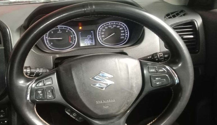 2016 Maruti Vitara Brezza ZDI PLUS, Diesel, Manual, 92,380 km, Steering wheel - Steering cover is minor torn