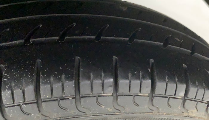 2015 Maruti Alto 800 LXI, Petrol, Manual, 74,113 km, Left Rear Tyre Tread