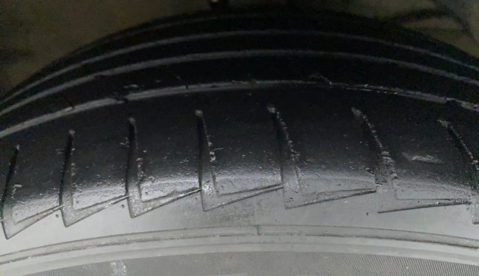 2017 Maruti Dzire ZXI PLUS AMT, Petrol, Automatic, 95,291 km, Right Front Tyre Tread