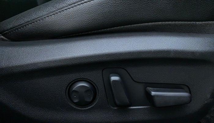 2016 Hyundai New Elantra 2.0 SX(O) AT PETROL, Petrol, Automatic, 34,893 km, Driver Side Adjustment Panel