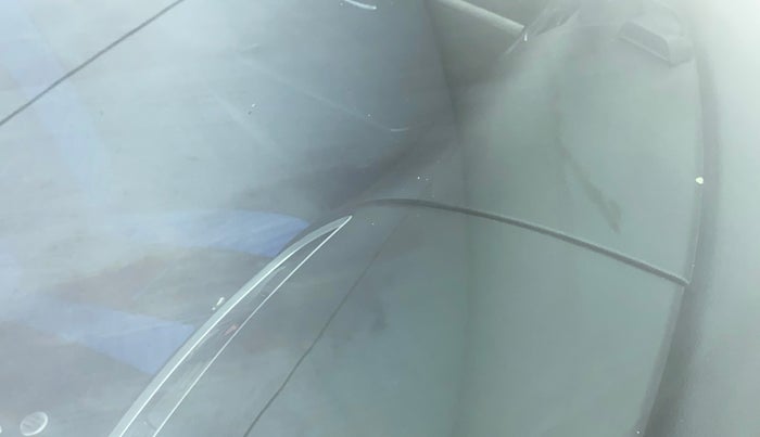 2014 Maruti Swift VXI, Petrol, Manual, 1,01,955 km, Front windshield - Minor spot on windshield