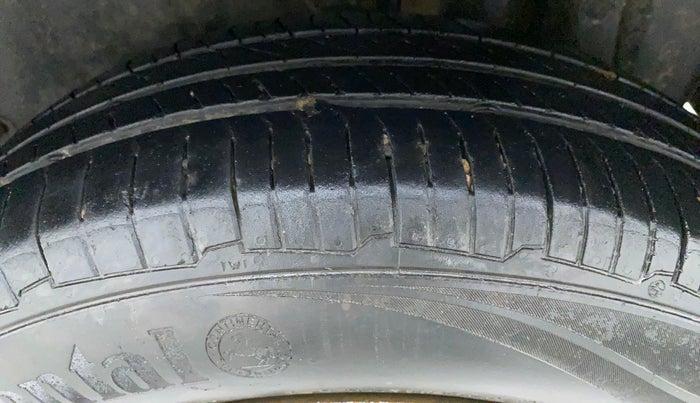 2014 Maruti Swift VXI, Petrol, Manual, 1,01,955 km, Left Rear Tyre Tread