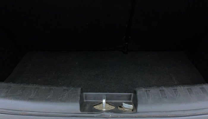 2014 Maruti Swift VXI, Petrol, Manual, 1,01,955 km, Boot Inside